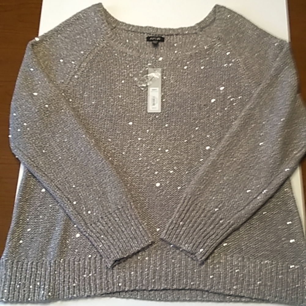 APT.9 sequenced crew neck sweater.